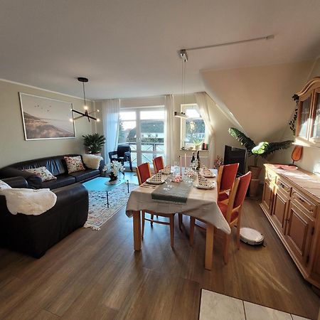 Schaake Hooksiel - Charmante Reetdachwohnung & Kostenfreier Parkplatz ภายนอก รูปภาพ