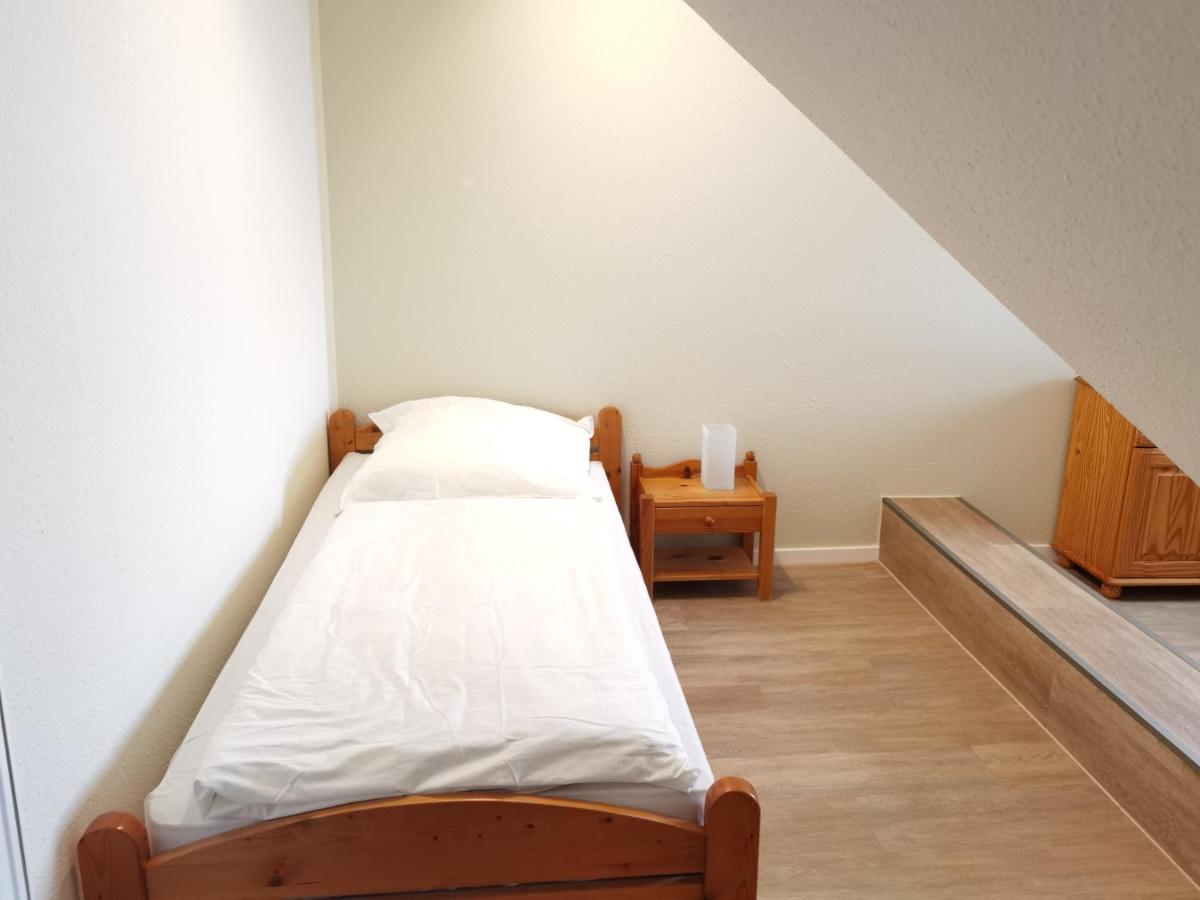 Schaake Hooksiel - Charmante Reetdachwohnung & Kostenfreier Parkplatz ภายนอก รูปภาพ