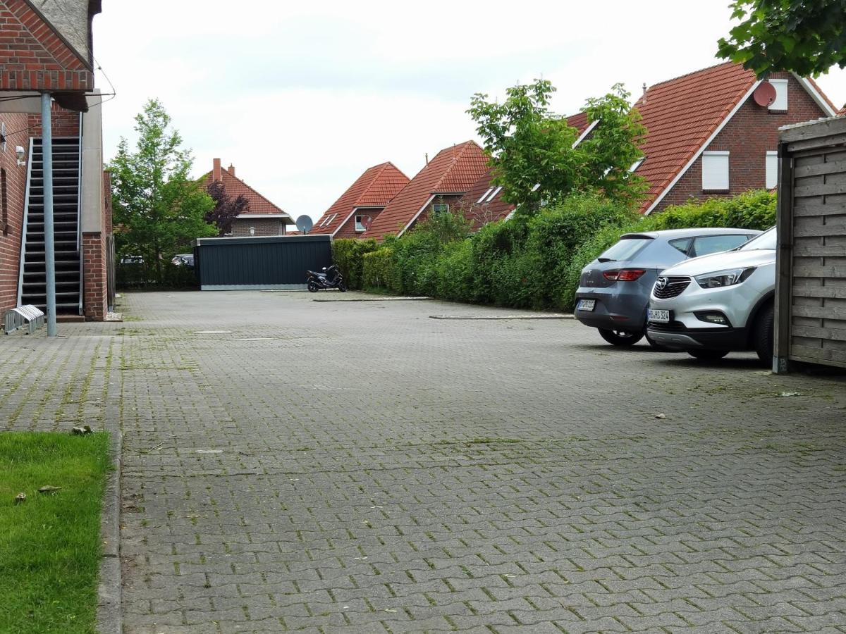 Schaake Hooksiel - Charmante Reetdachwohnung & Kostenfreier Parkplatz ภายนอก รูปภาพ