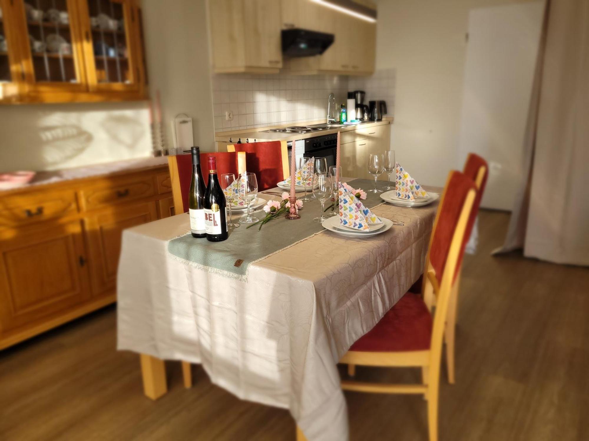 Schaake Hooksiel - Charmante Reetdachwohnung & Kostenfreier Parkplatz ภายนอก รูปภาพ