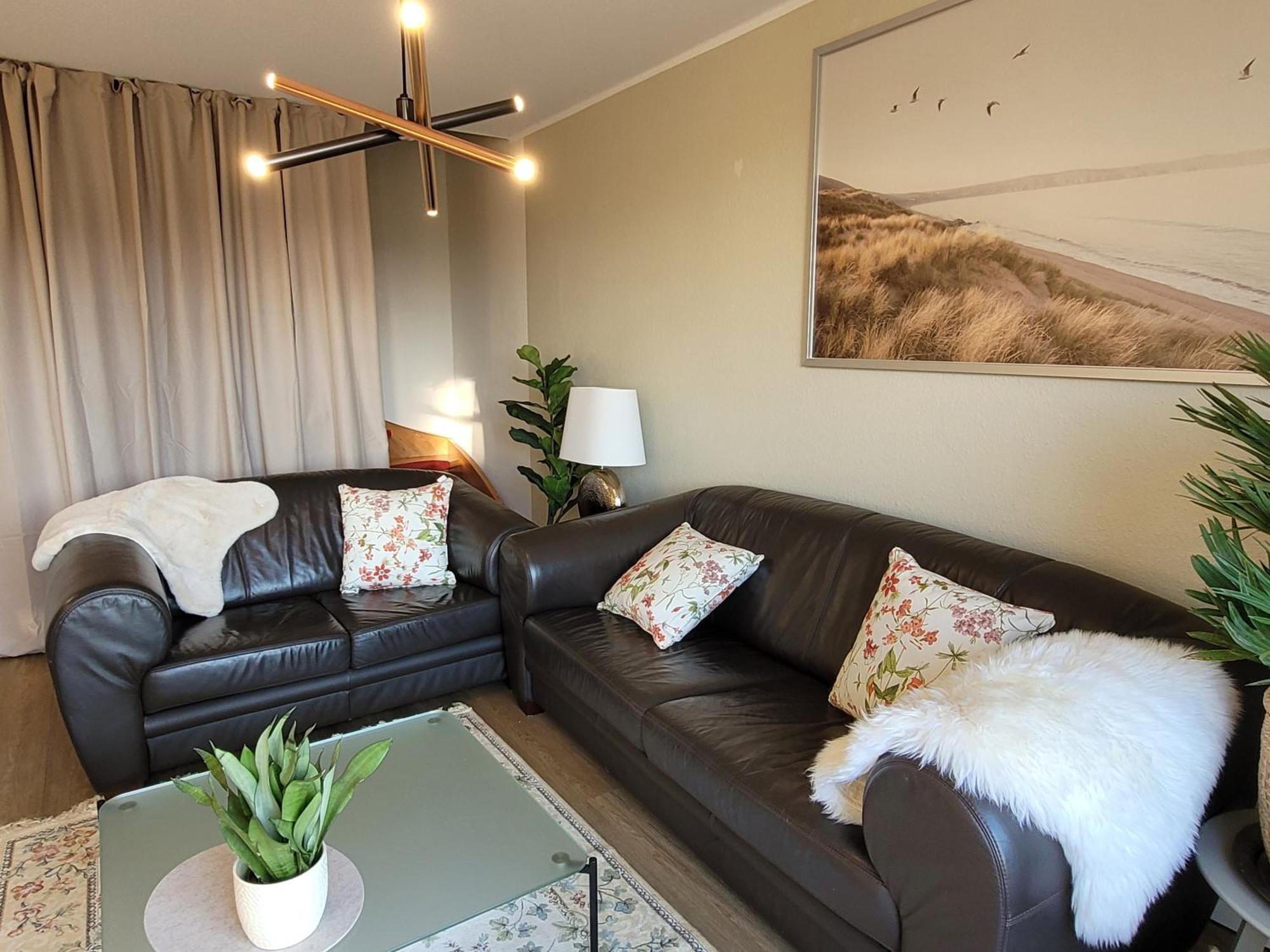 Schaake Hooksiel - Charmante Reetdachwohnung & Kostenfreier Parkplatz ภายนอก รูปภาพ
